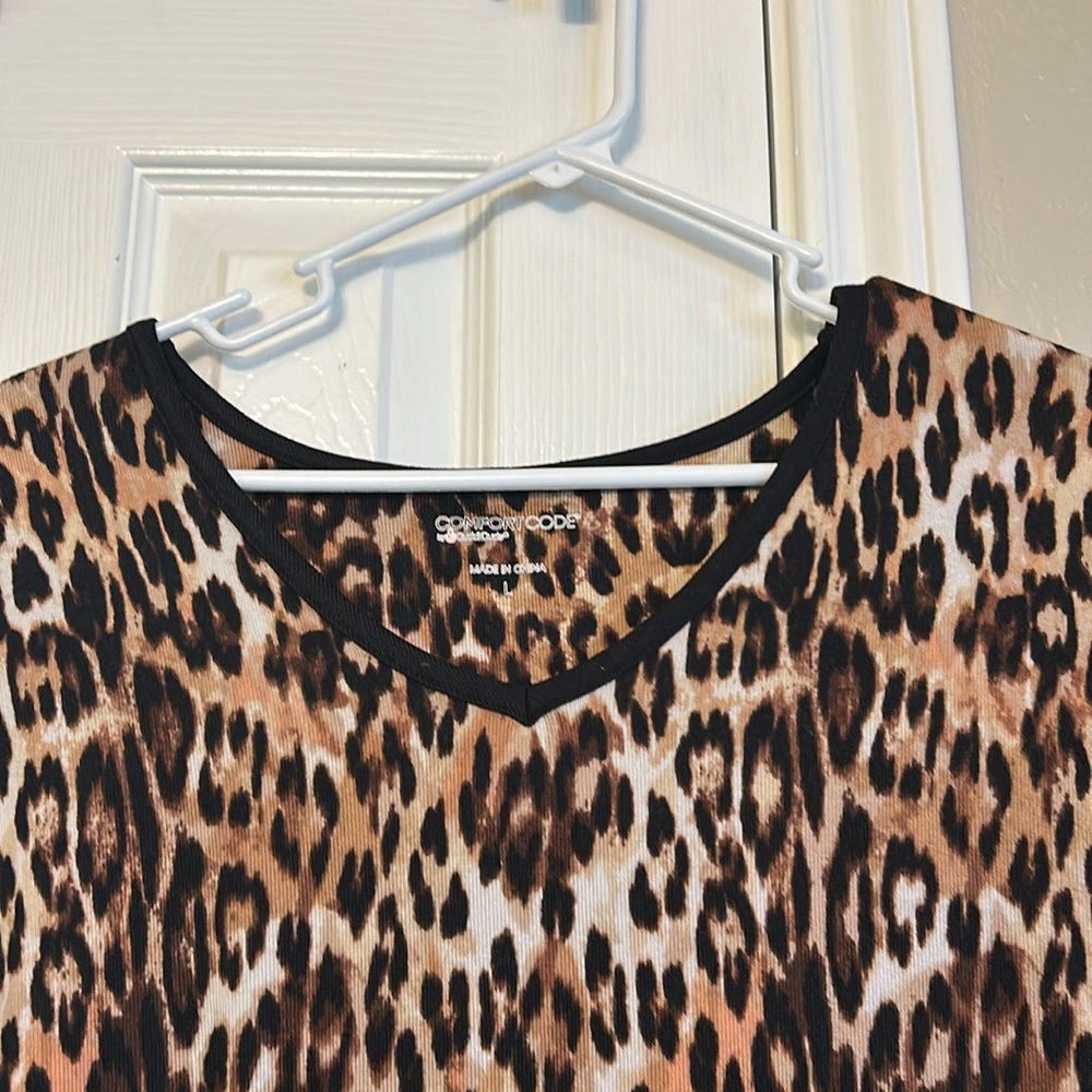 Leopard Print Gown or Robe - Picture 4 of 7
